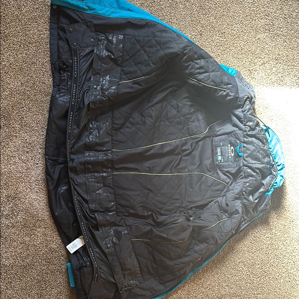 Blue and Black Oakley Ski Jacket with Powder Liner - Picture 3 of 5